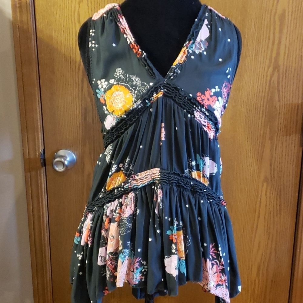 Free people sleeveless floral pleated long top 🔥